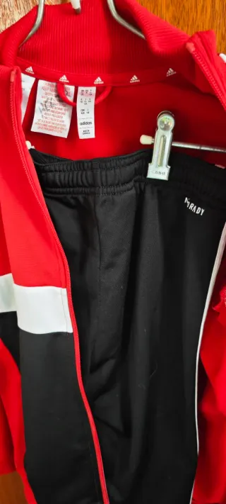 Chándal Adidas niño rojo y negro
