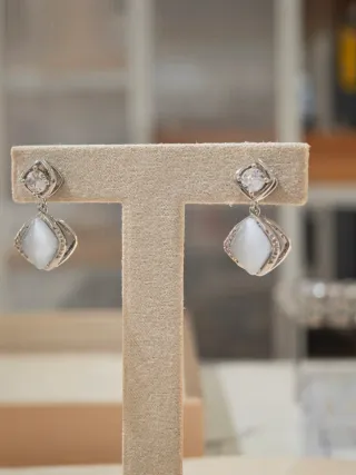 Orecchini pendenti geometrici occhio di gatto