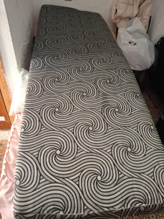 Colchón individual con estampado y 5 alhmuadas