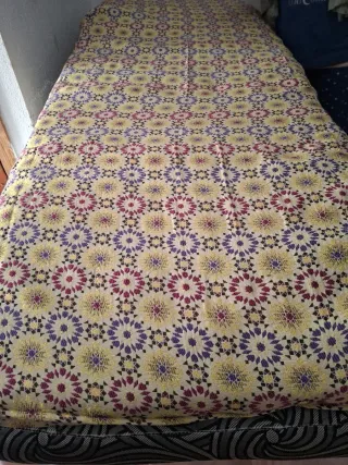 Colchón individual con estampado y 5 alhmuadas