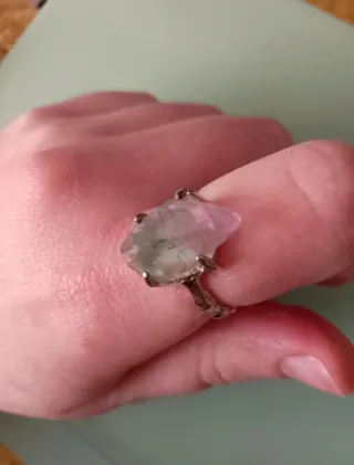 Anillo de acero con fluorita