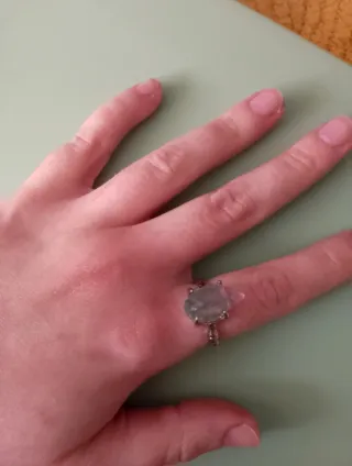 Anillo de acero con fluorita