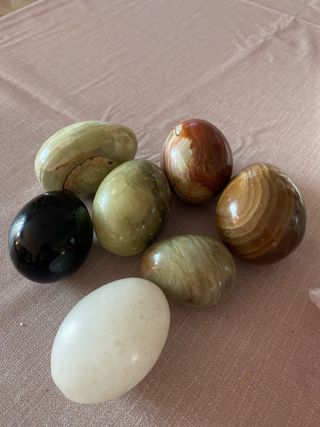 Uova in pietra naturale