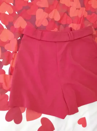 Falda pantalón roja con cinturón