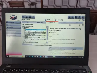 Portátil Lenovo Negro con disco duro externo.