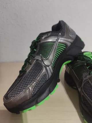 Nike Vomero 5 Talla 44.5 Gris/Verde