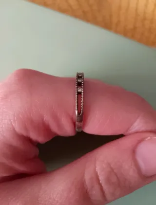 Anillo de plata con circonitas