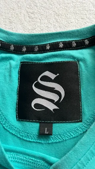 Camiseta manga larga celeste y negra