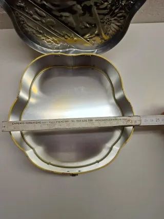 Scatola vintage in latta