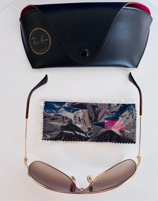 Gafas de sol Ray-Ban doradas y marrones