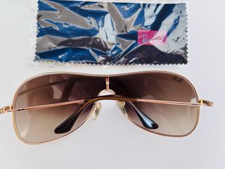 Gafas de sol Ray-Ban doradas y marrones