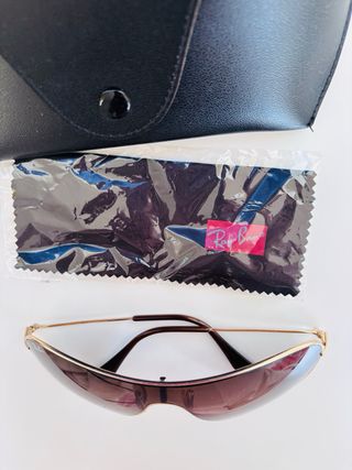 Gafas de sol Ray-Ban doradas y marrones