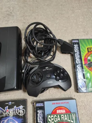 Consola Sega Saturn + 6 Jogos