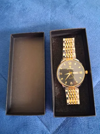 Reloj Poedagar Negro y Dorado Nuevo