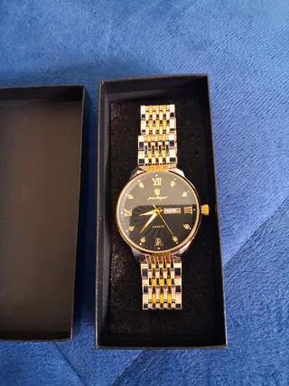 Reloj Poedagar Negro y Dorado Nuevo