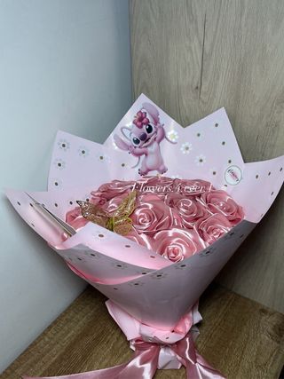 Ramo de flores eternas rosa y dorado