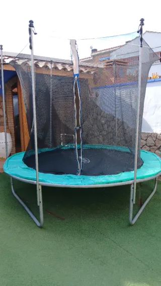 Cama elástica con red de seguridad