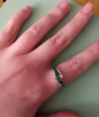 Anillo de plata con diopsito