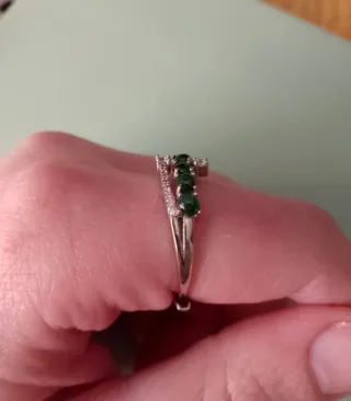 Anillo de plata con diopsito