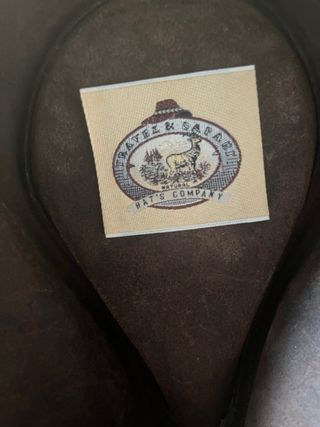 Sombrero artesanal de cuero marrón