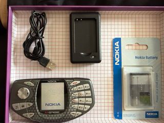 Kit Nokia N-Gage: Telefono, Batteria e Caricatore
