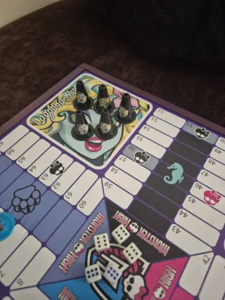 Juego de mesa Monster High: Parchís y Oca.