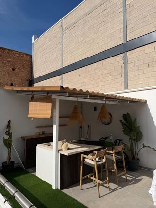 Pergolato in alluminio con pannello sandwich