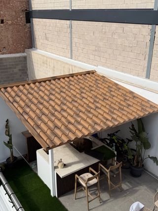 Pergolato in alluminio con pannello sandwich