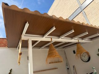 Pergolato in alluminio con pannello sandwich