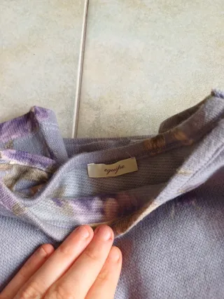 Calda maglia floreale grigia e viola