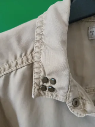 Camisa vaquera con tachuelas