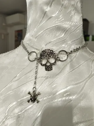Collana Gotica Punk con Teschio e Ossa Incrociate