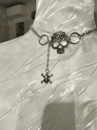 Collana Gotica Punk con Teschio e Ossa Incrociate