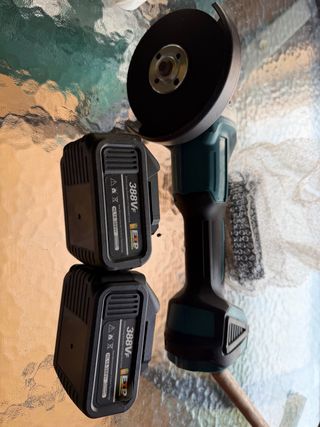 Amoladora Angular 388VF con 2 Baterías