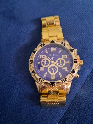 Reloj Geneva Dorado con Esfera Morada