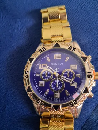 Reloj Geneva Dorado con Esfera Morada