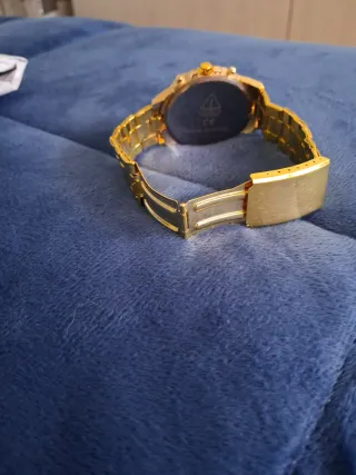 Reloj Geneva Dorado con Esfera Morada