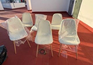 Juego de 6 sillas beige nuevas