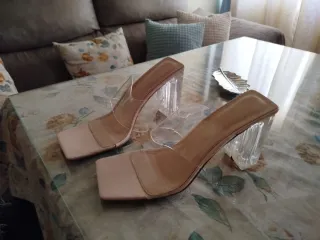 Sandalias Beige Tacón Transparente