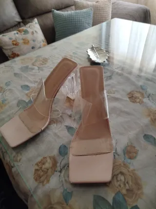 Sandalias Beige Tacón Transparente