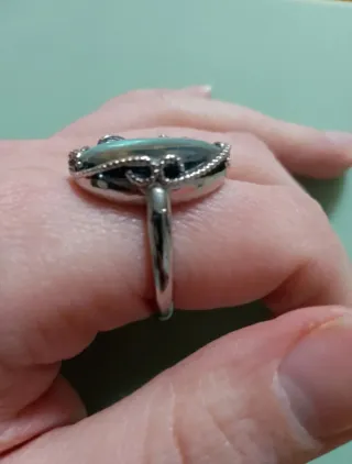 Anillo de acero con concha de abulón
