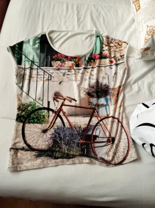 Camiseta Estampada Bicicleta y Flores