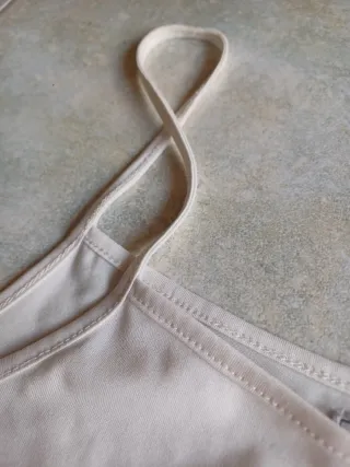 Top bianco con spalline