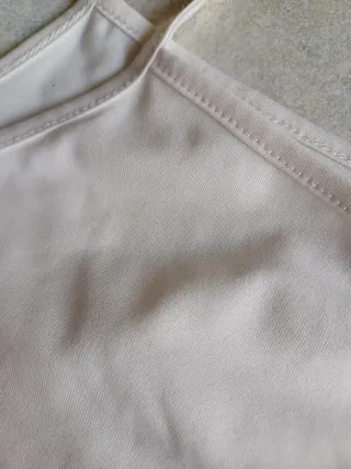 Top bianco con spalline