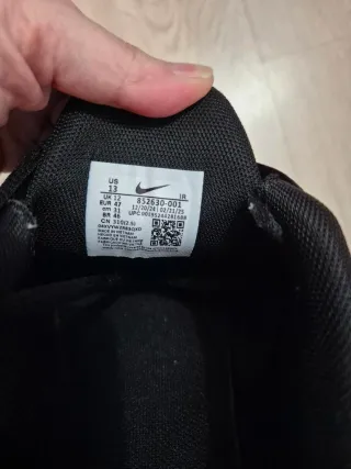 Zapatillas Negras Doradas.Talla 47