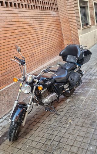 Moto SUZUKI MARAUDER 125 Mecánica Impecable 2010
