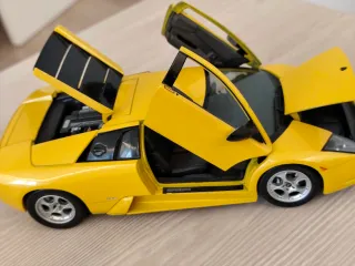 1:18 Maisto Lamborghini Murciélago Amarillo