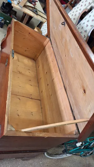 Arcón antiguo de madera