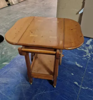 Carrito de servicio de madera con ruedas