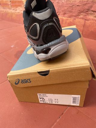 Asics Gel-NYC Negro/Gris Talla 44